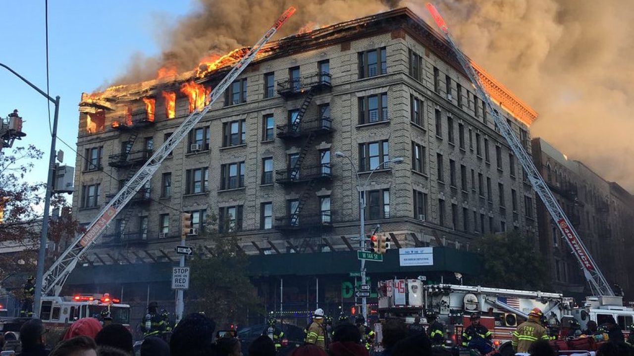 EUA. Incêndio em prédio faz pelo menos 20 feridos