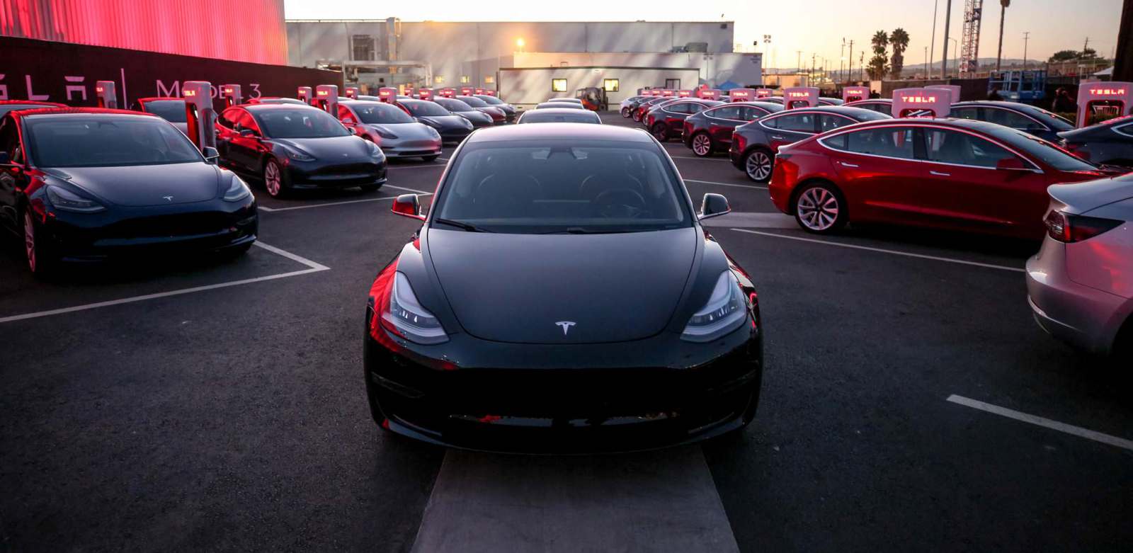 Tesla acusada de racismo por ex-funcionário