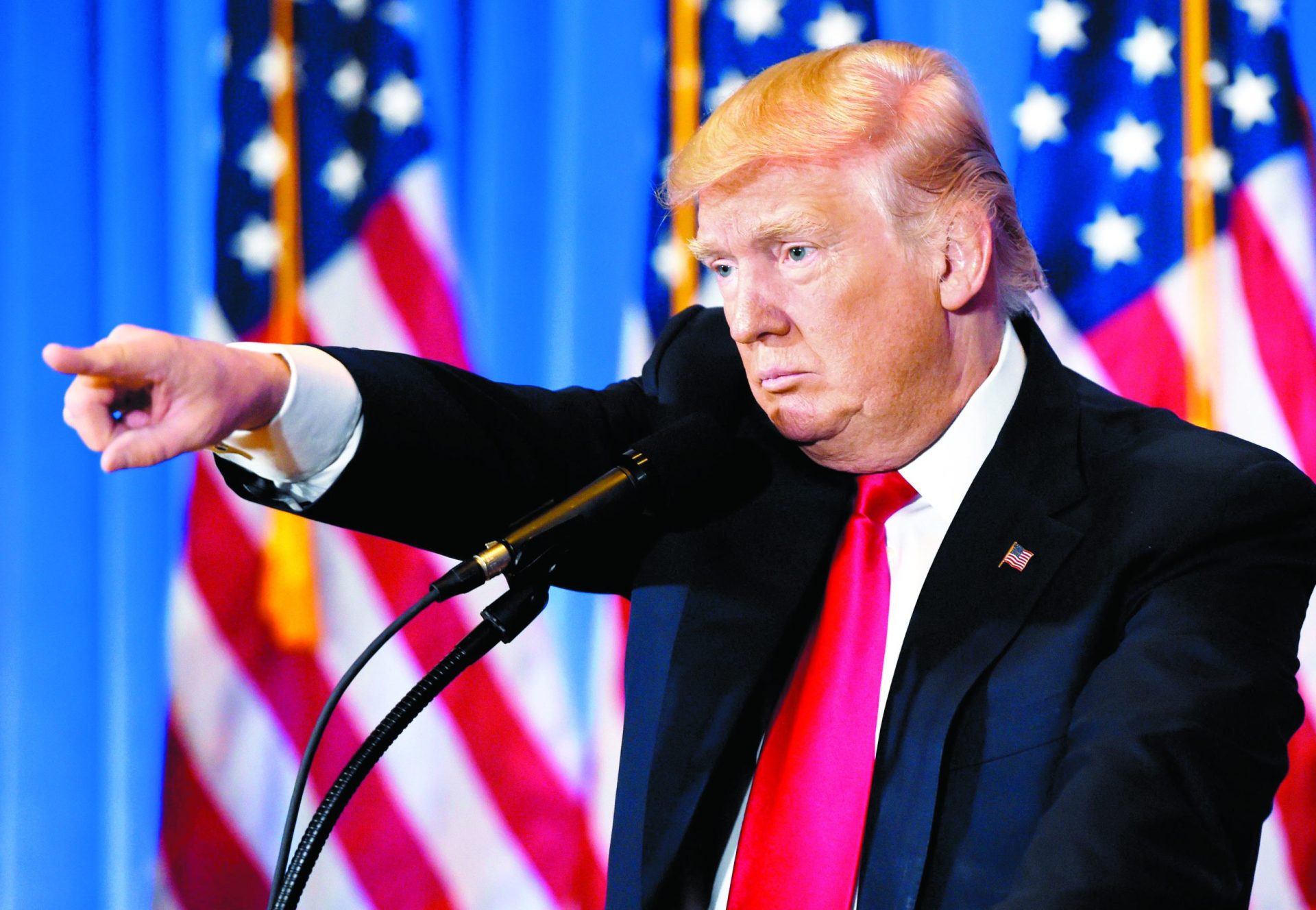 Figura da Semana: Donald Trump, um falcão acossado mostra as garras mais afiadas