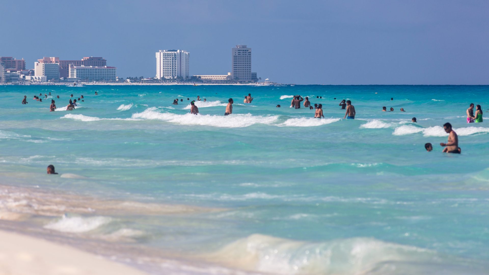México. Tiroteio em praia de Cancun faz pelo menos quatro mortos