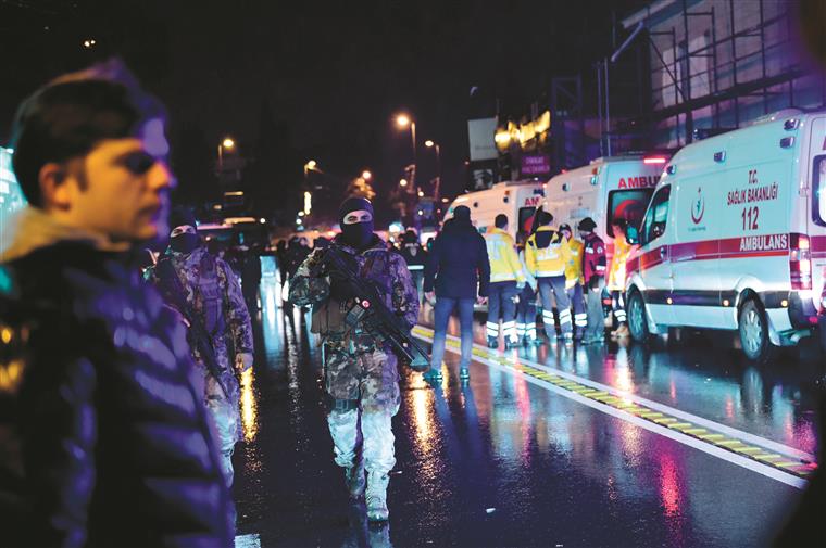 Turquia. Detidos oito suspeitos com ligações ao atacante
