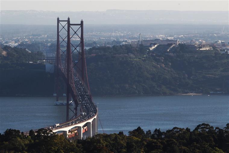 Autoridades estudam possibilidade de fechar Ponte 25 de Abril