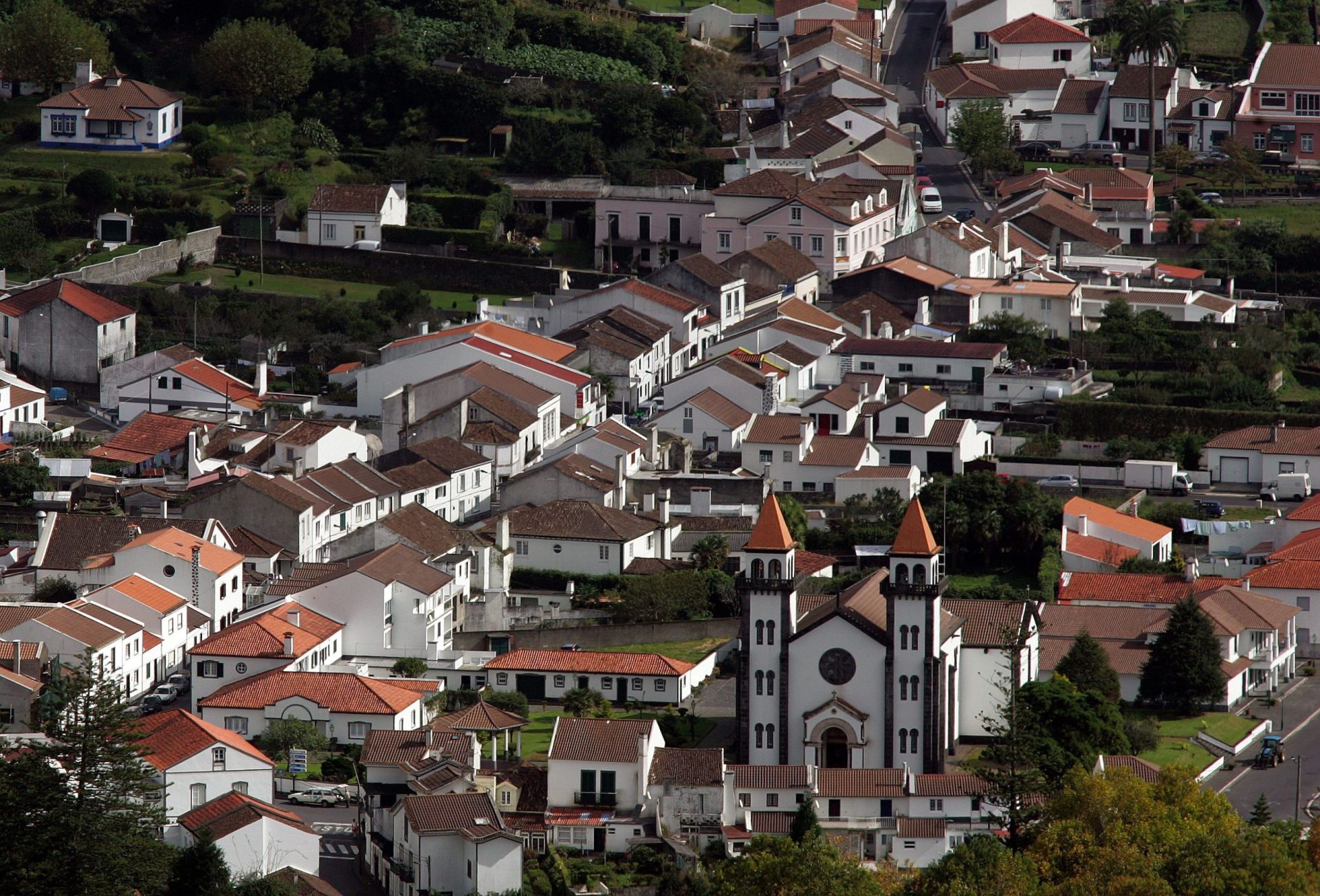 Proteção Civil deixa alerta para agravamento do estado do tempo nos Açores