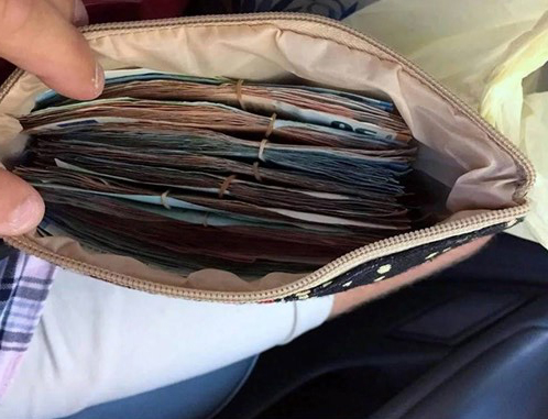 Encontraram mala de sete mil euros e entregaram-na à polícia