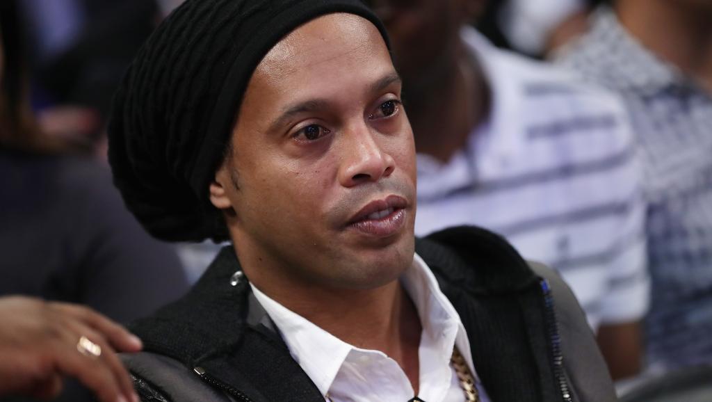 Ronaldinho pode ser “expulso” do Barcelona por apoiar Bolsonaro
