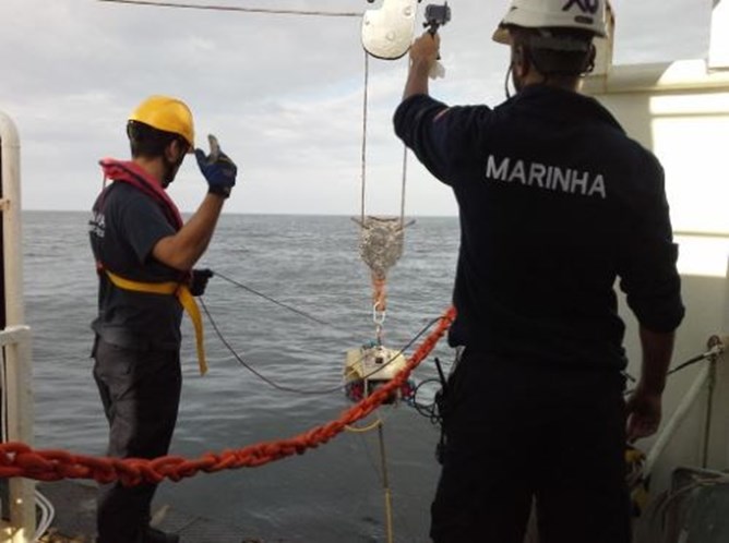Marinha encontra embarcação que desapareceu ao largo de Esmoriz