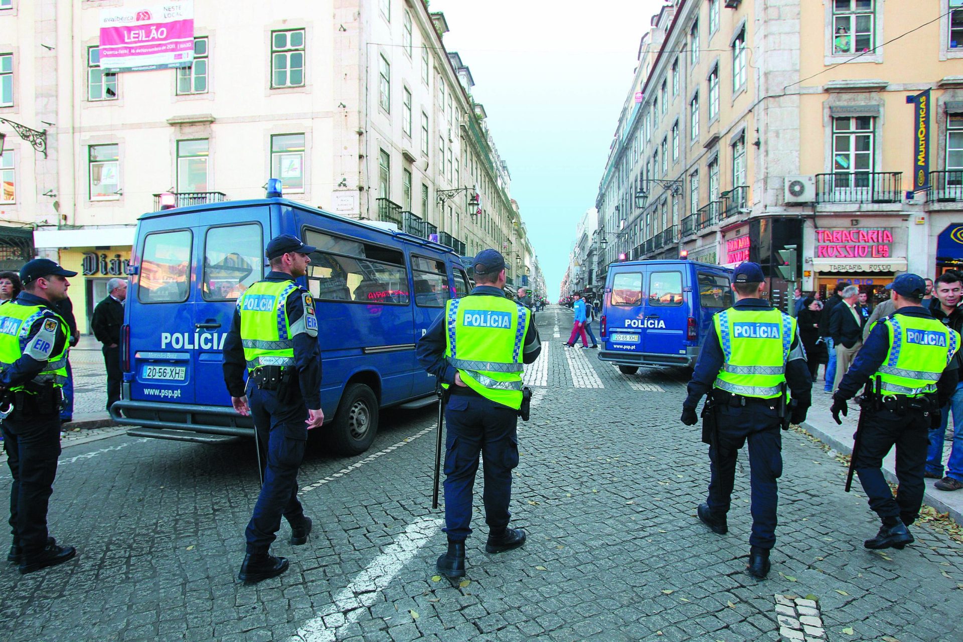 Trânsito cortado em algumas ruas de Lisboa devido a manifestação de polícias