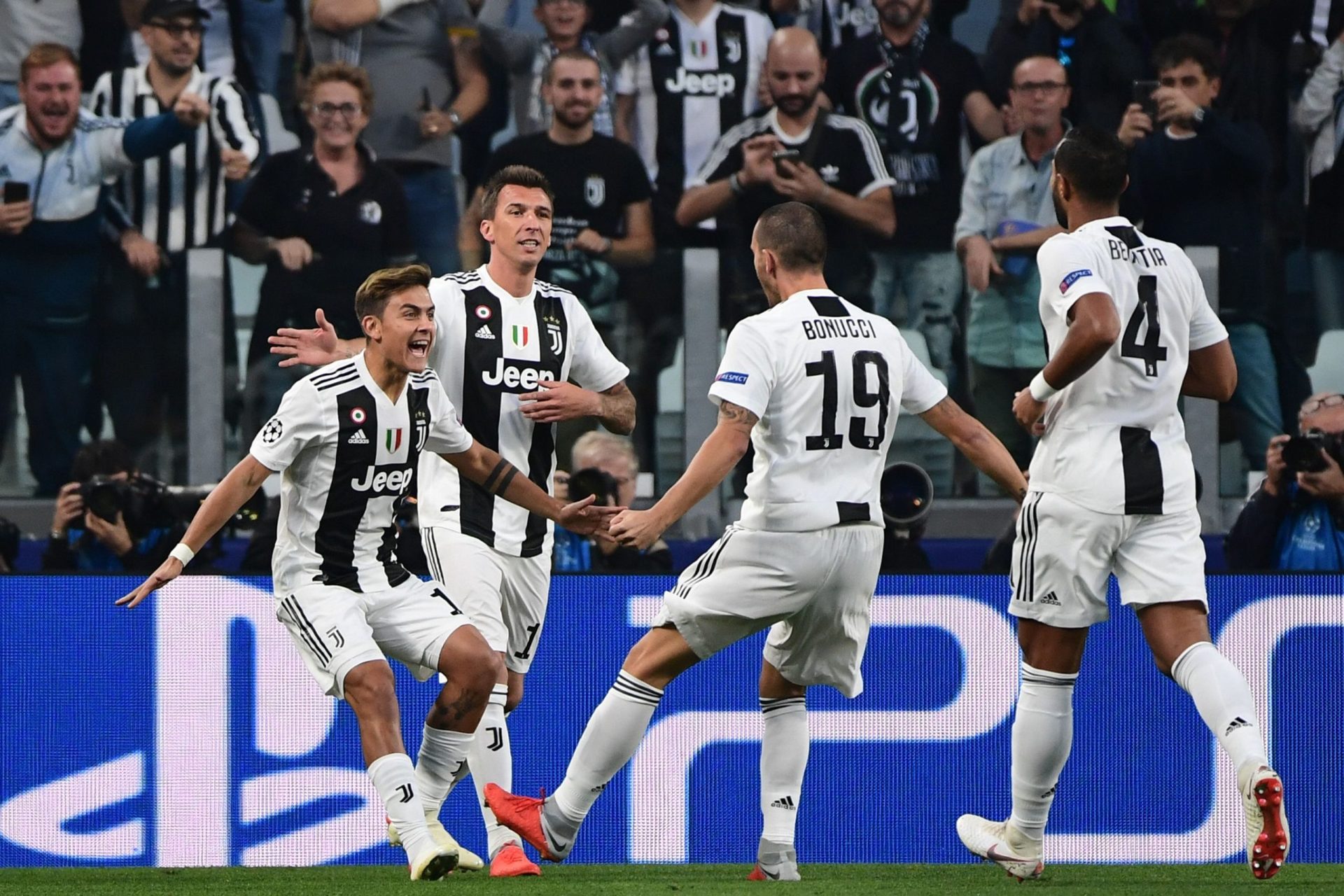 Juventus não vai ter público na bancada Sul no encontro frente ao Génova, devido a insultos racistas