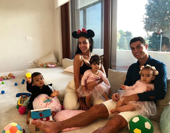Cristino Ronaldo e a família vestem-se a rigor em dia de Halloween | FOTO