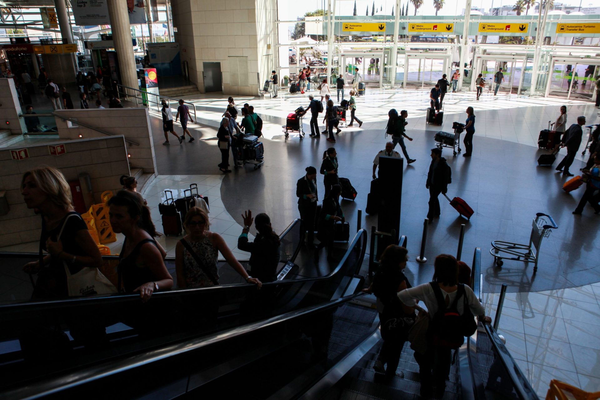 ‘Andar estranho’ denuncia traficante de droga no aeroporto de Lisboa