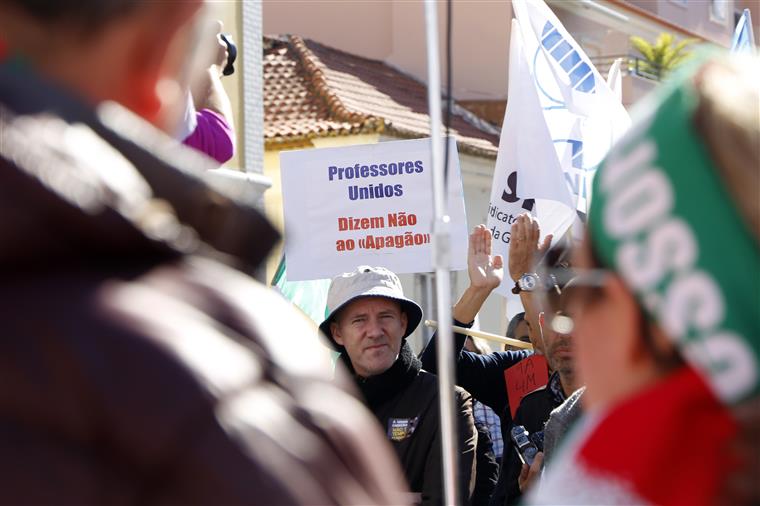 Milhares de professores em protesto em Lisboa pela contagem integral do tempo de serviço