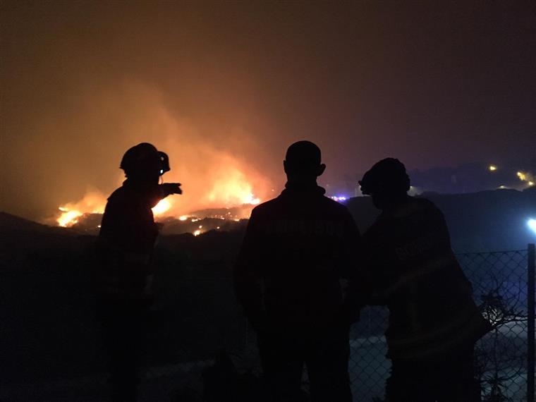 Rescaldo do fogo de Sintra vai prolongar-se até quarta-feira