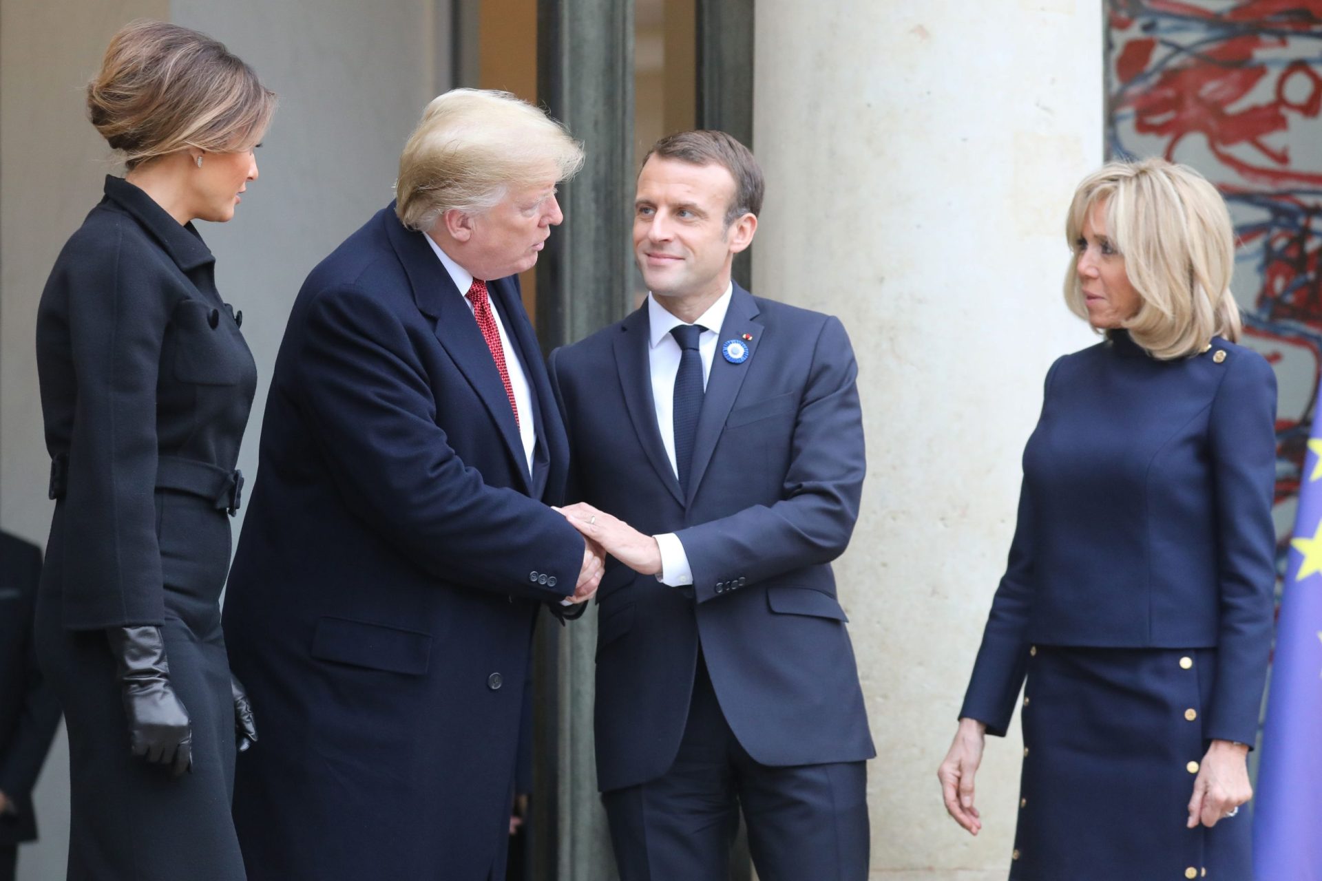 Macron garante a Donald Trump que Europa deve pagar mais pela NATO