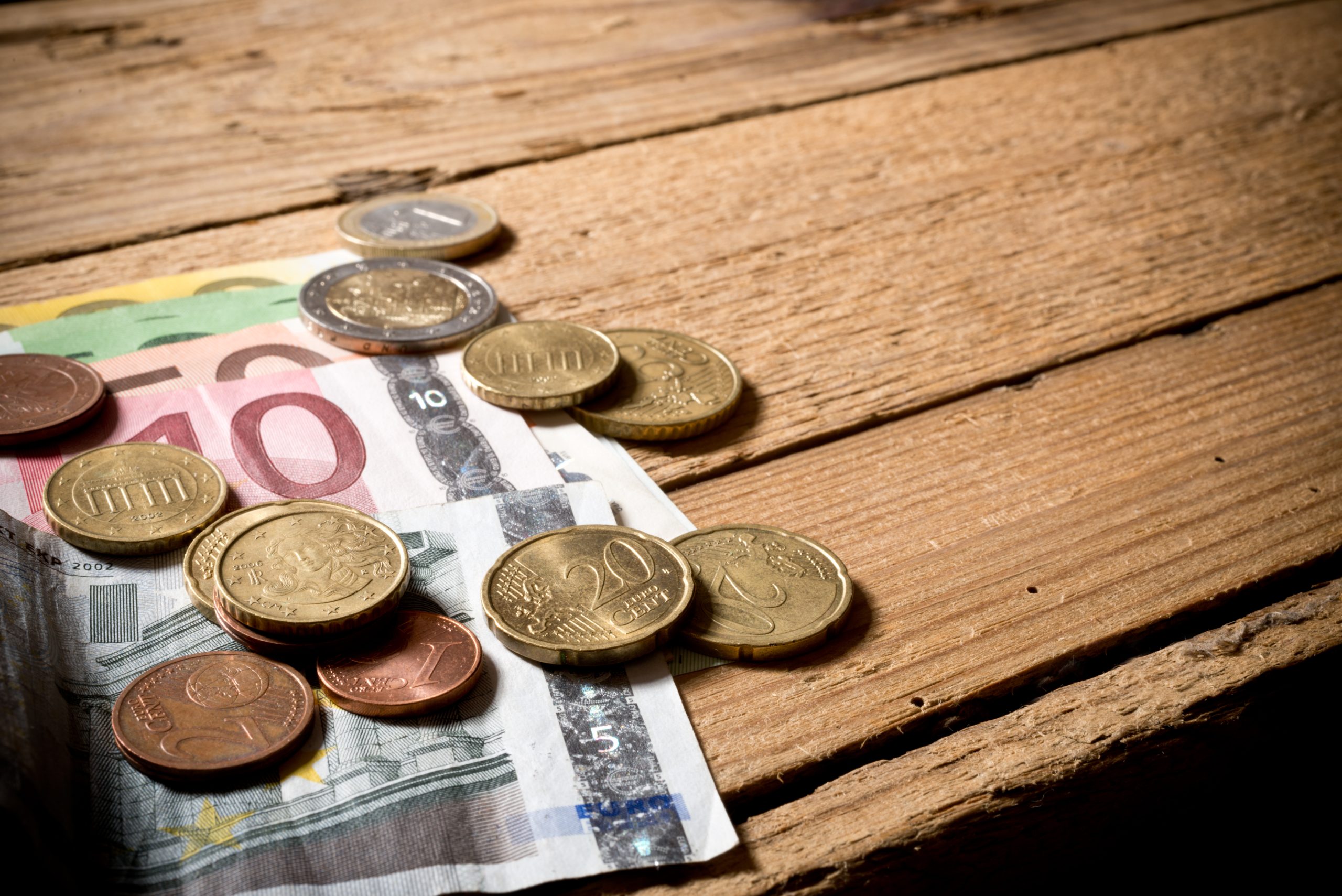 Patrões recusam propostas de subida do salário mínimo acima de 600 euros
