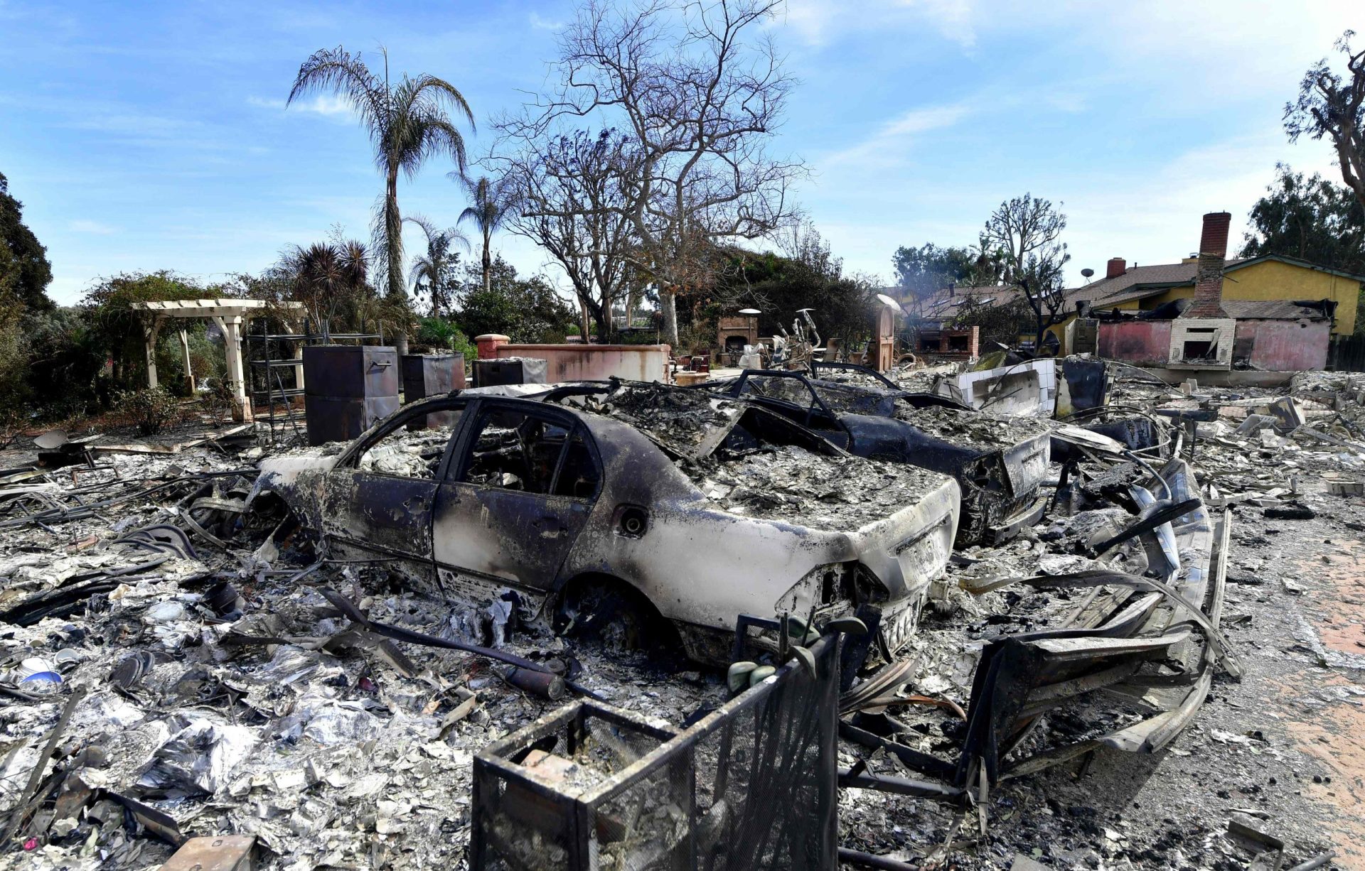 Número de vítimas mortais sobe para 48 em incêndio em Paradise na Califórnia
