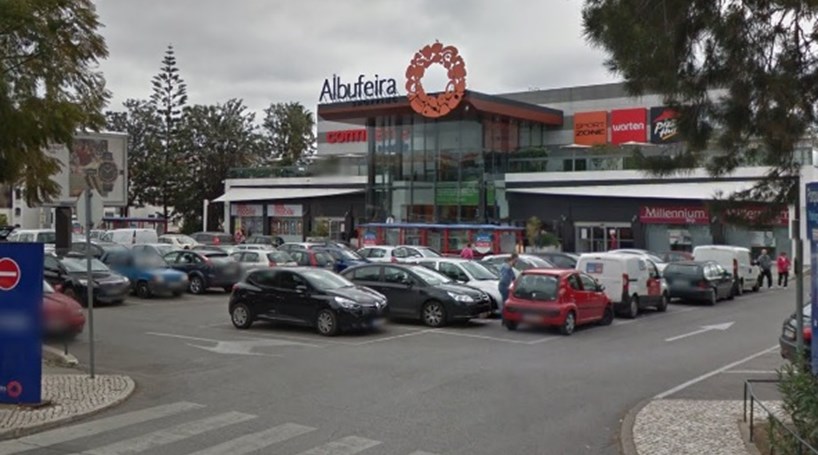 Ameaça de bomba que obrigou a evacuação de centro comercial em Albufeira foi falso alarme