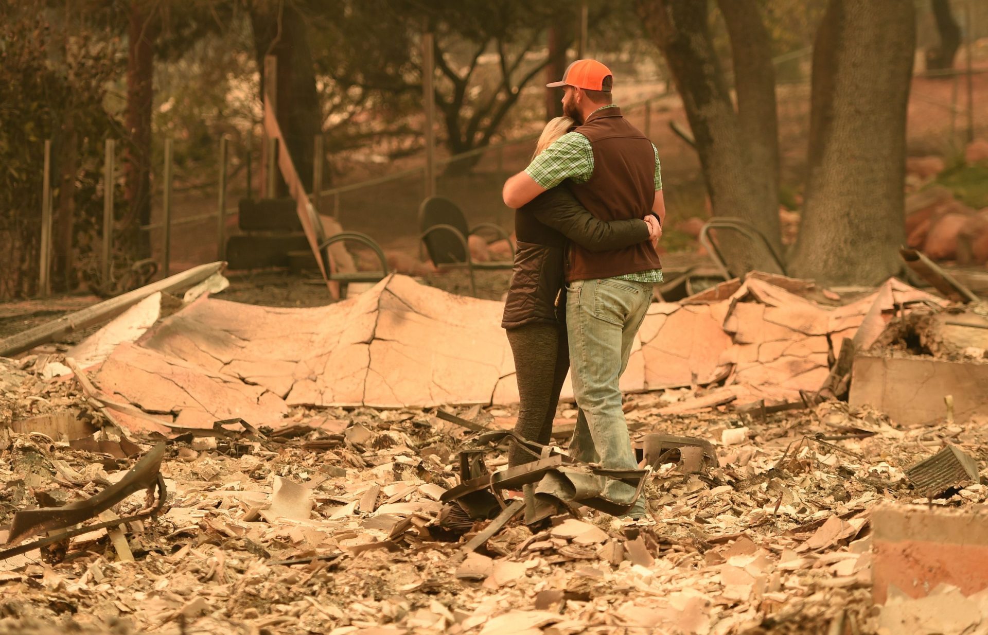 Desaparecidos no incêndio da Califórnia duplicam em menos de 24 horas