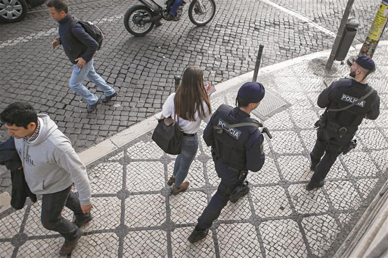 PSP de Lisboa detém 23 pessoas e apreende 214 doses de haxixe