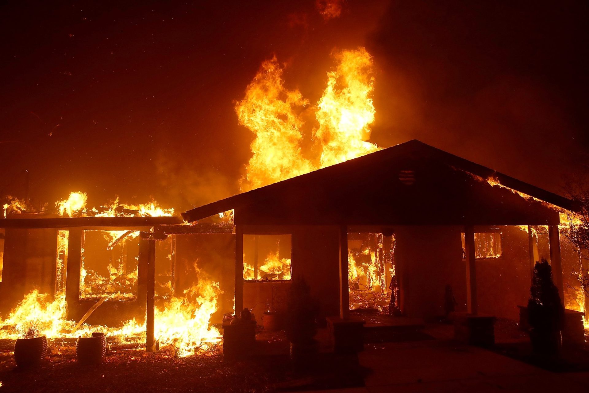 Número de mortos do incêndio na Califórnia sobe para 71