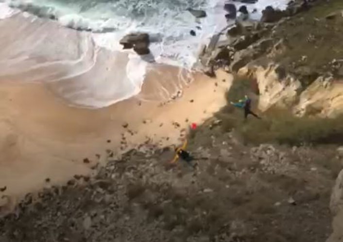 Homem morre a saltar de paraquedas na Nazaré