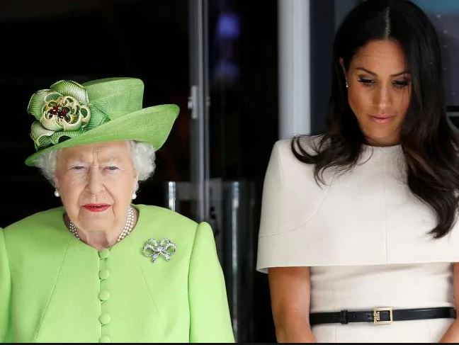 Isabel II desagradada com escolhas de vestuário de Meghan Markle
