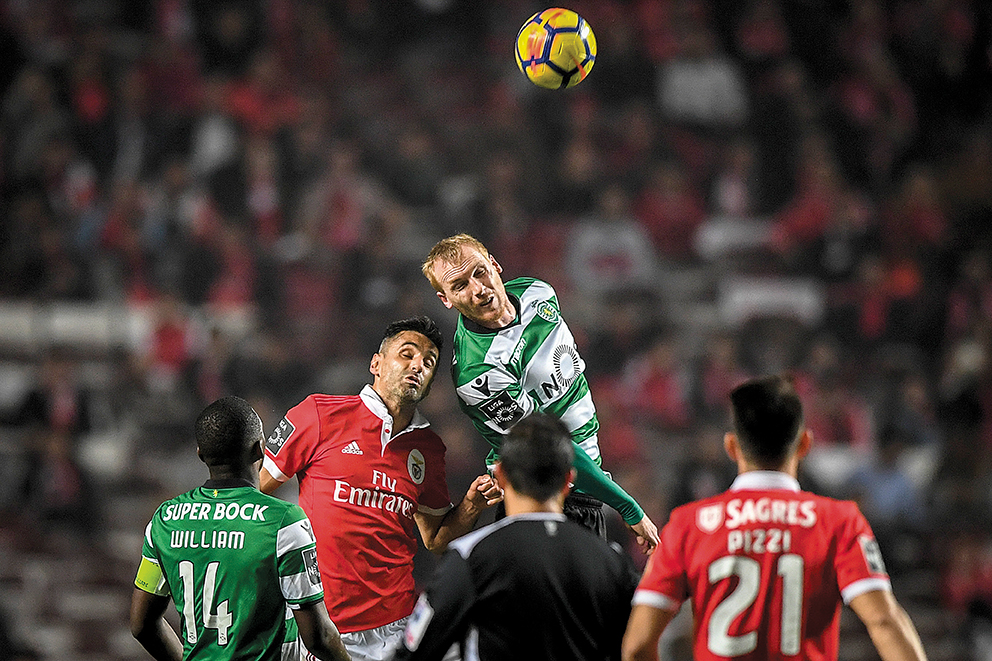 Campeonato. E, de repente, uma altivez de águia ferida na asa…