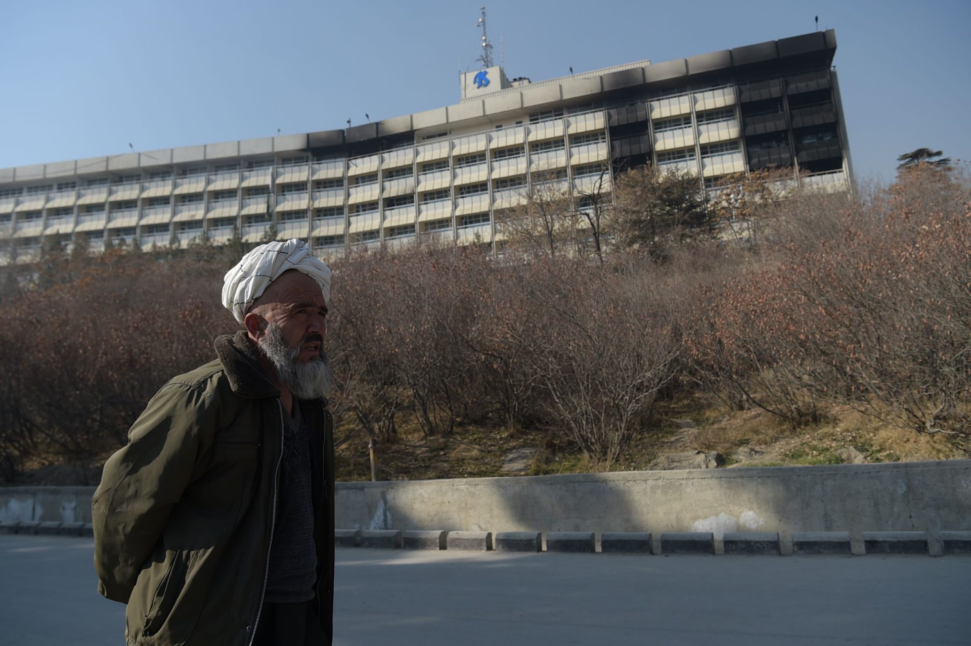 Cabul. Retirados pelo menos 22 corpos de hotel alvo de ataque