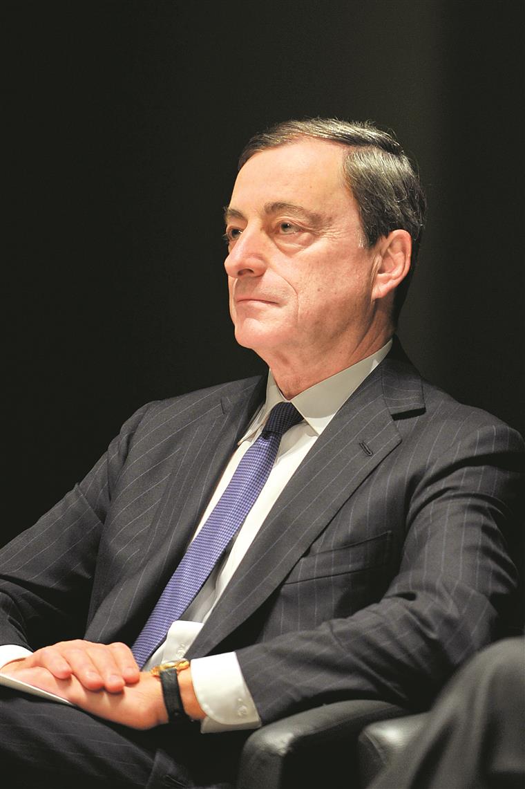 BCE mantém juros e poderá prolongar estímulos