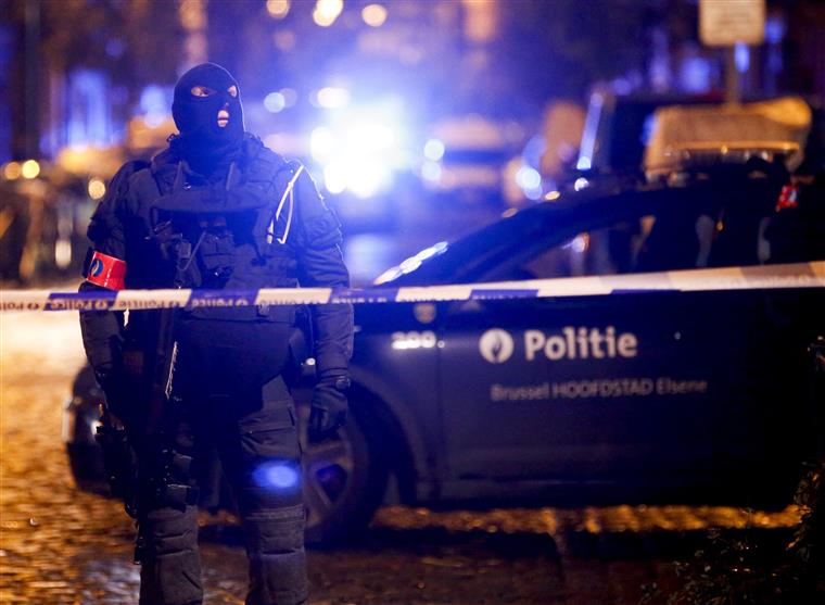 Atentados de Paris. Bélgica ‘entrega’ principal suspeito à justiça francesa