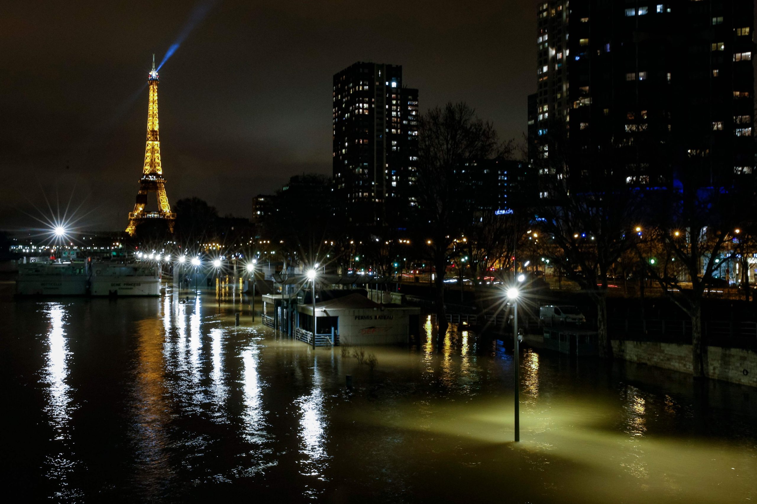 Paris. Subida das águas do rio Sena ultrapassou o máximo previsto