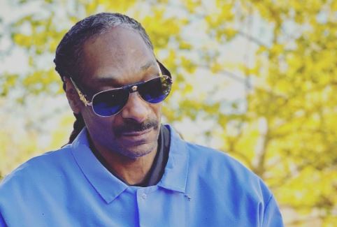 Empregado de Snoop Dogg ganha quase 45 mil euros por ano só a enrolar ‘charros’