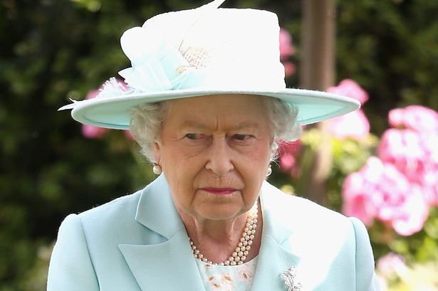 Rainha Isabel II irritada com neto