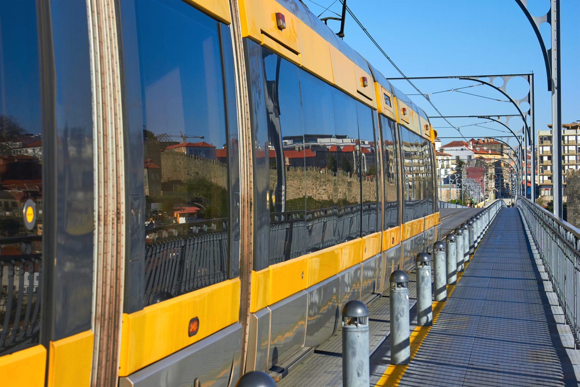 Homem morre após ser atropelado pelo metro em Vila do Conde