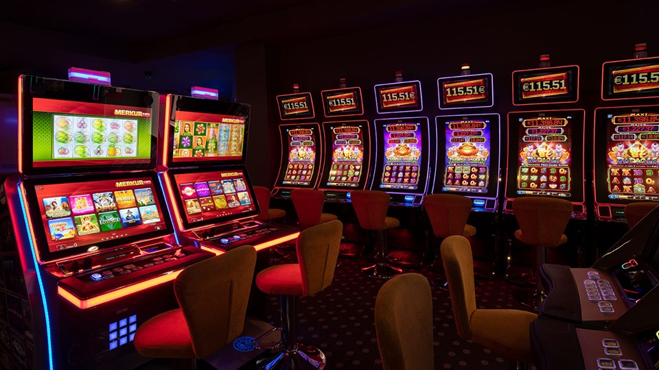 Homem furta 600€ de caixa registadora no Casino de Vilamoura e usa o dinheiro para jogar