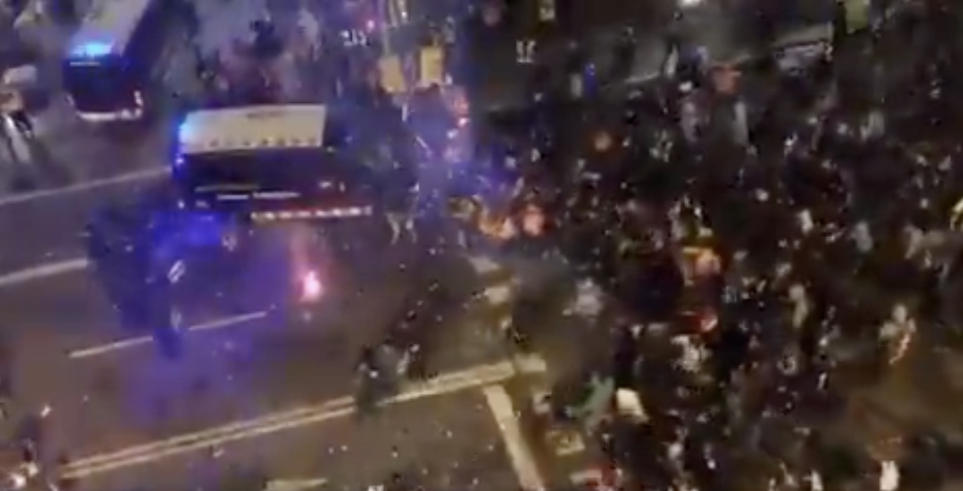 Noite de violência em Barcelona deixa quatro polícias feridos