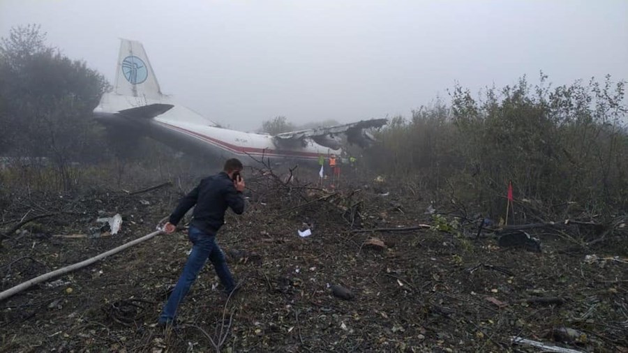 Aterragem de emergência na Ucrânia faz pelo menos cinco mortos
