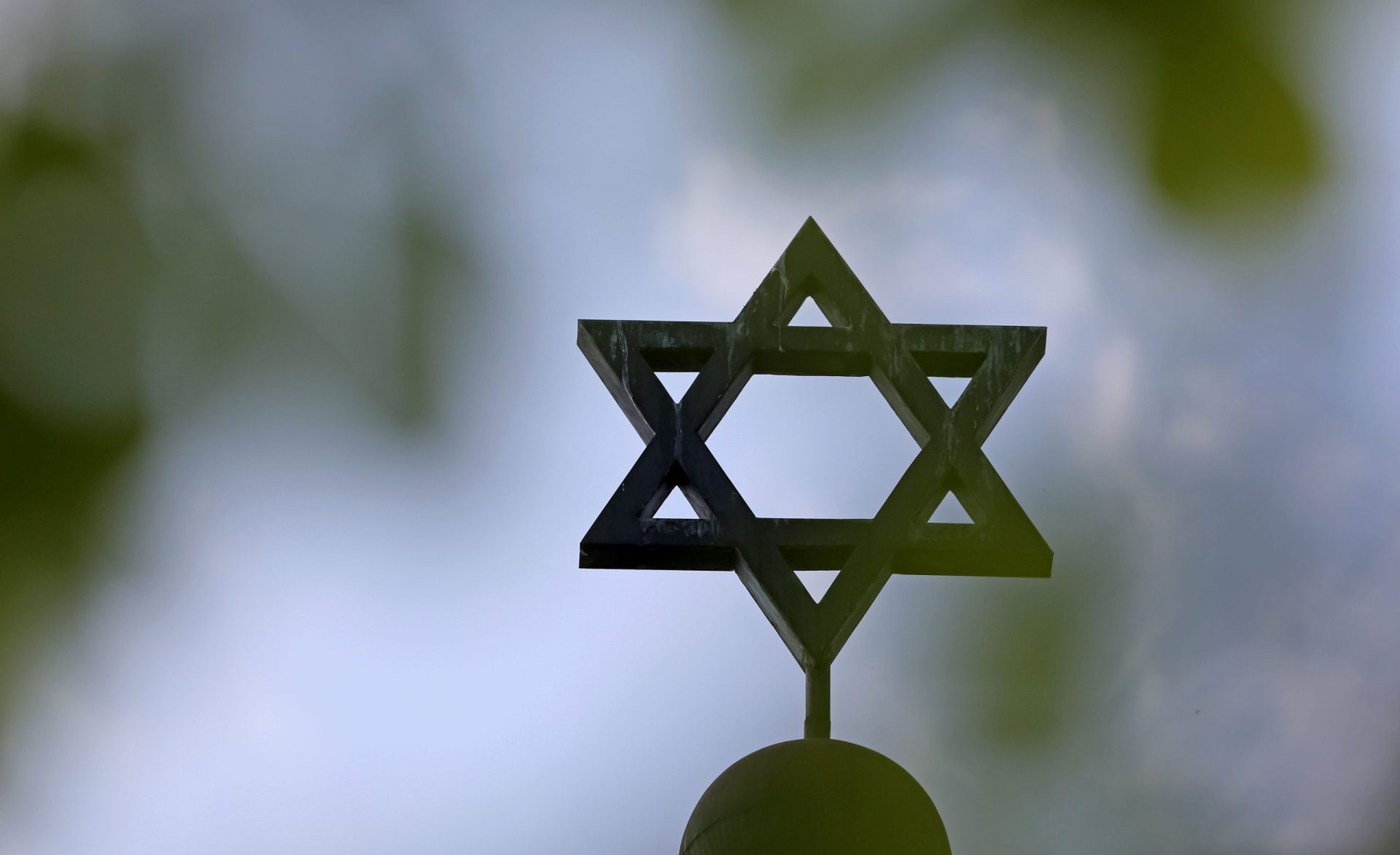 Tiroteio perto de sinagoga na Alemanha faz pelo menos dois mortos