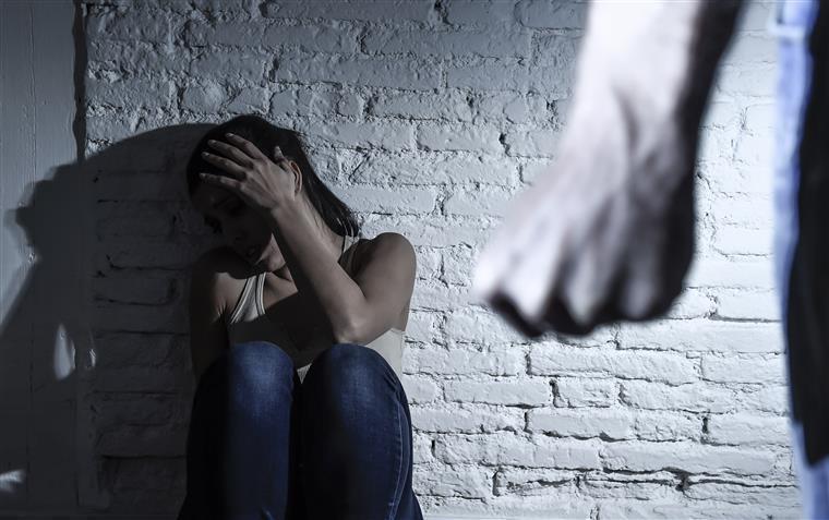 Homem de 20 anos detido por violência doméstica em Castelo Branco