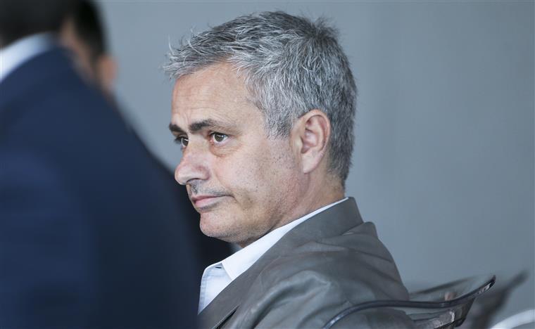 Mourinho confirma que recebeu proposta com “números históricos para um treinador de futebol”