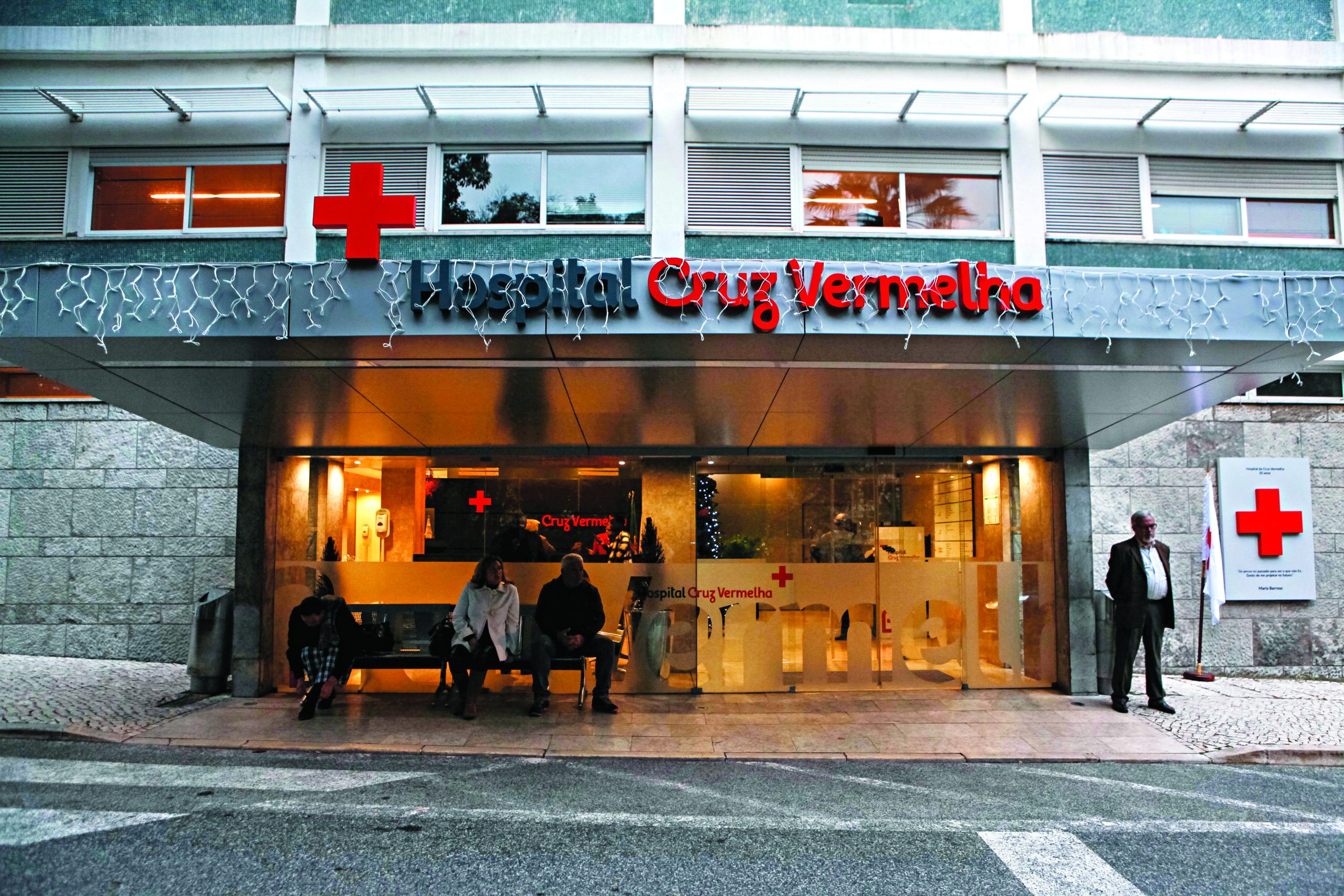 Cruz Vermelha afasta privados do hospital