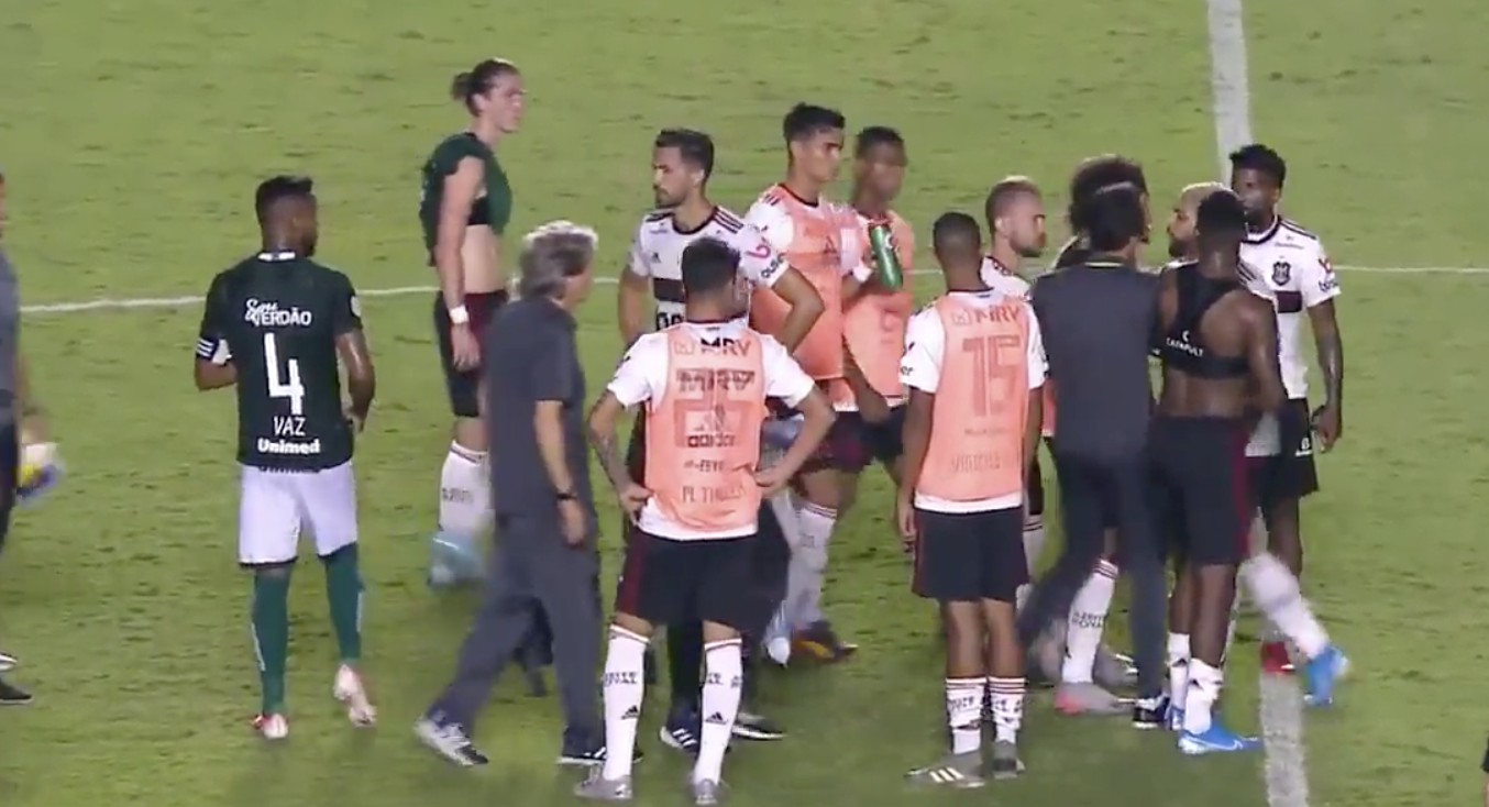 Jorge Jesus obrigado a separar dois jogadores do Flamengo