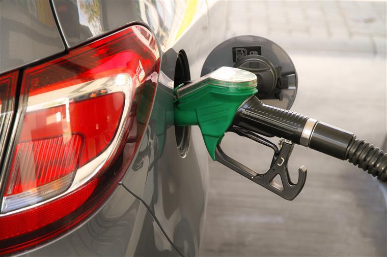 Preço dos combustíveis desce 0,5 cêntimos