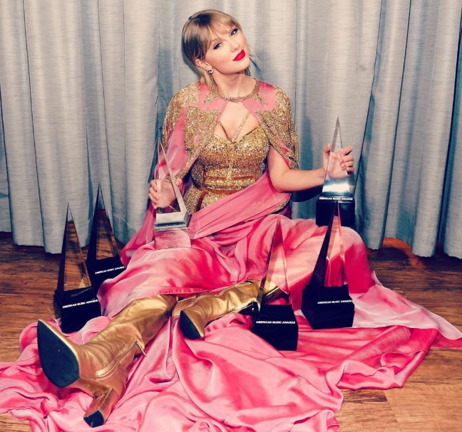 Taylor Swift torna-se a artista mais premiada dos AMA