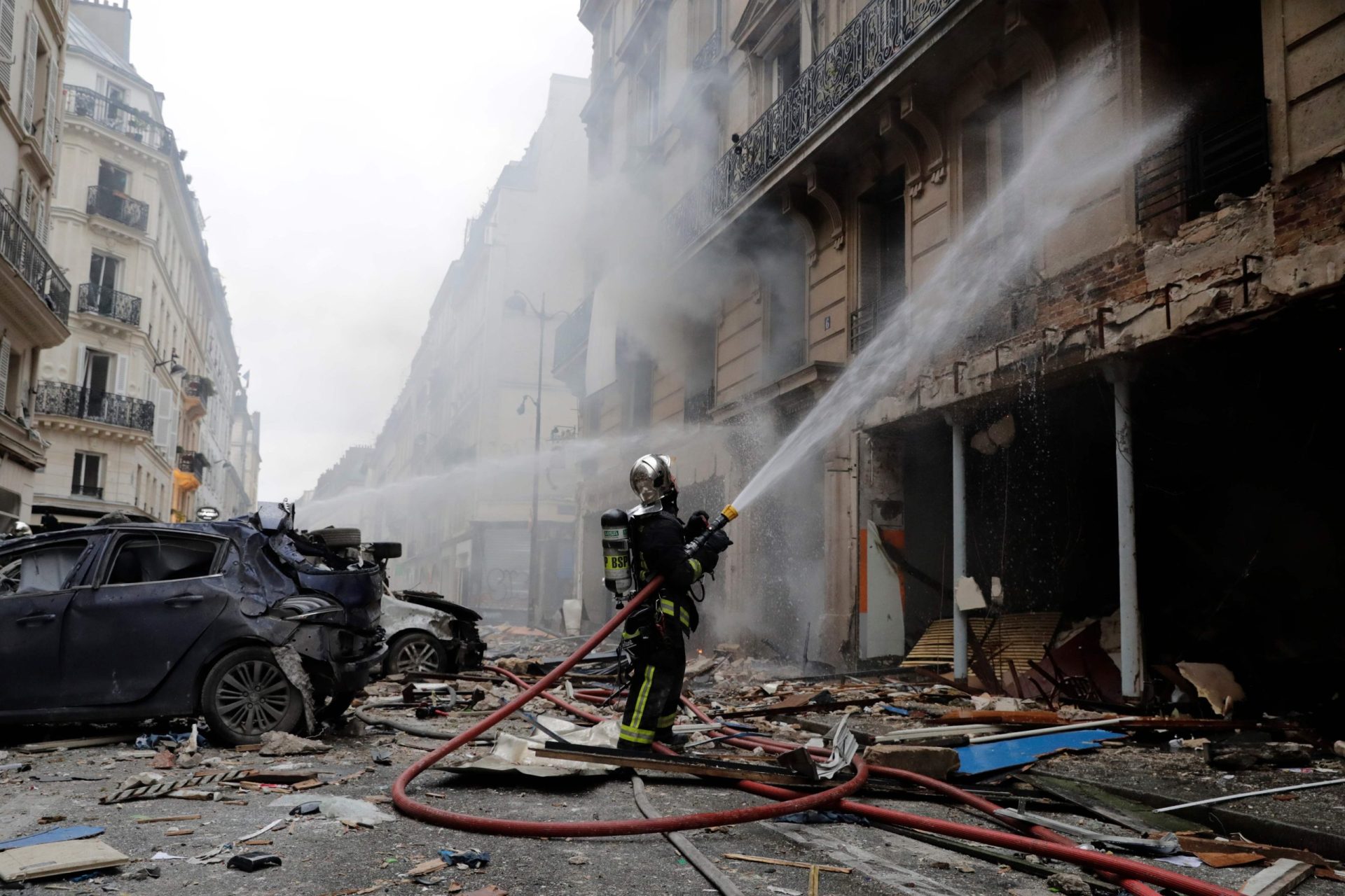 Explosão de padaria em Paris faz vários mortos e mais de 40 feridos