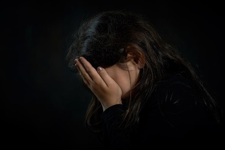Homem detido por violação da filha de quatro anos em Peniche