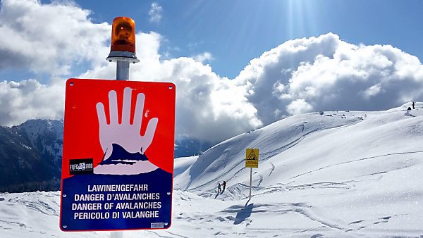 Três pessoas morreram e uma outra está desaparecida após avalanche na Áustria