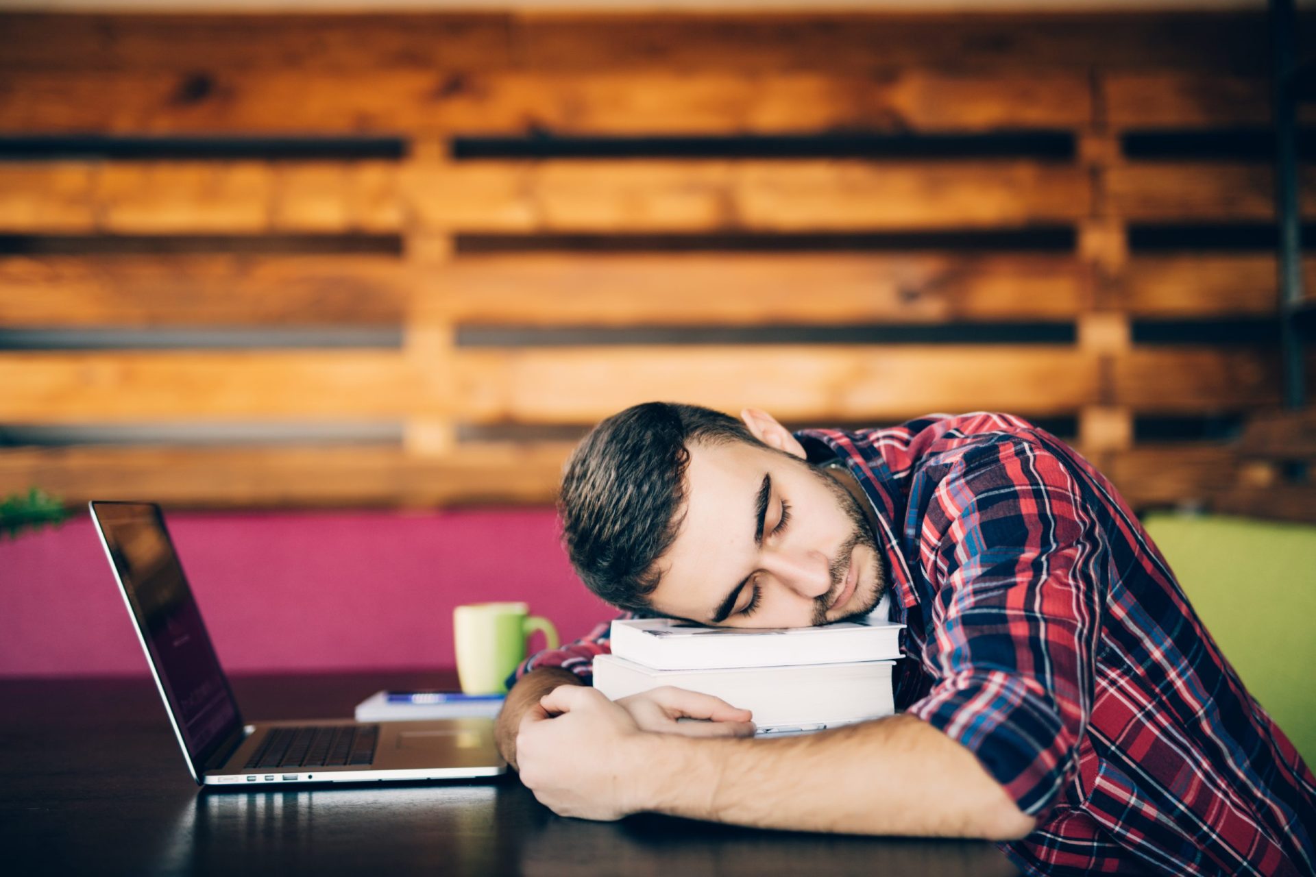 Se dorme menos de seis horas, está a correr graves riscos de saúde