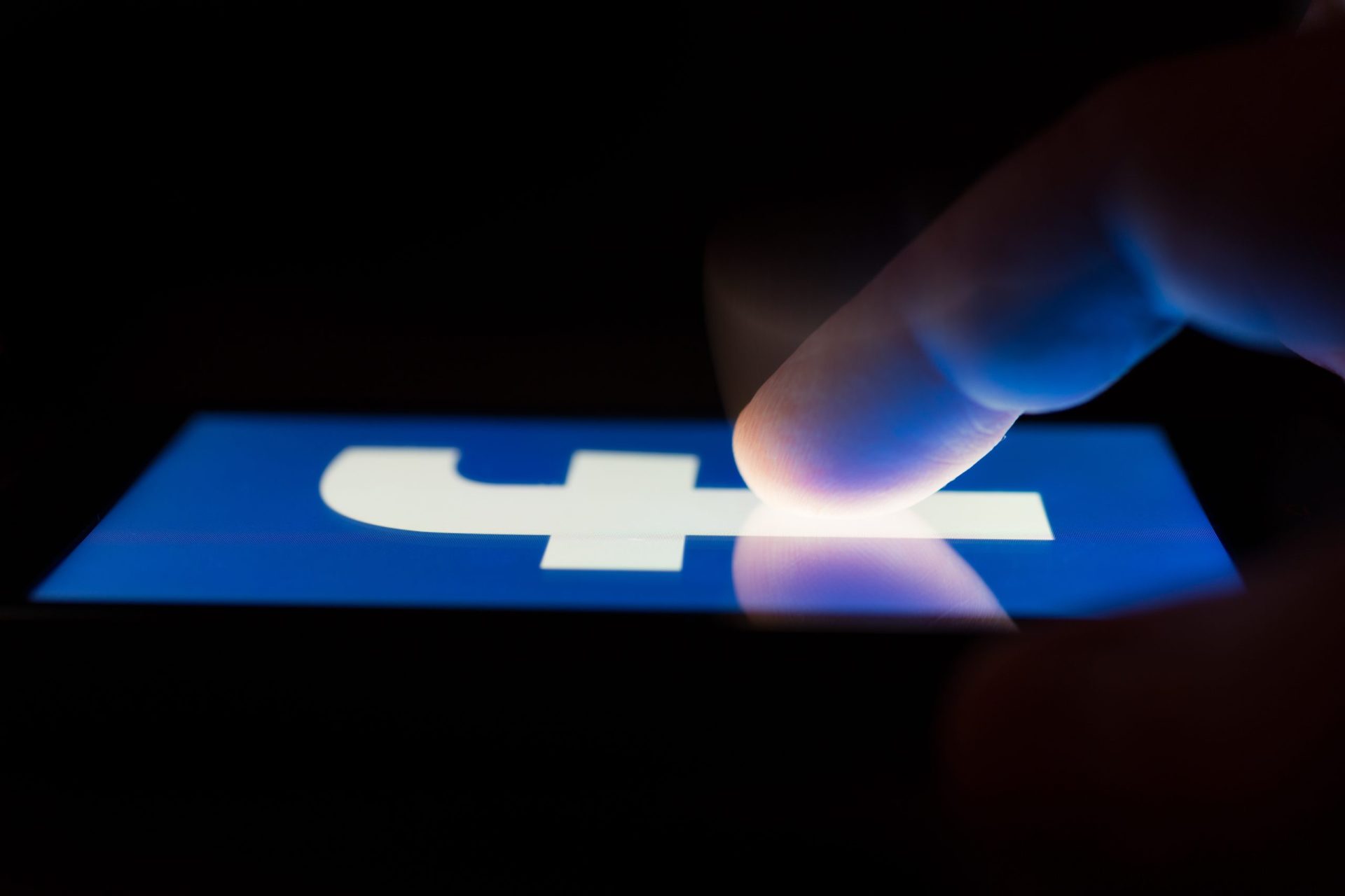 Facebook vai investir 262 milhões de euros em projetos ligados ao jornalismo