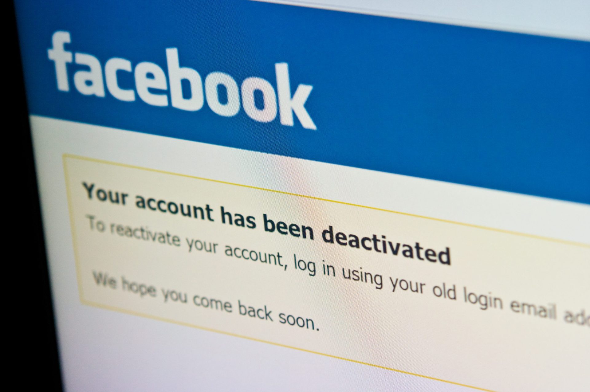 Facebook fecha centenas de contas ligadas à Rússia