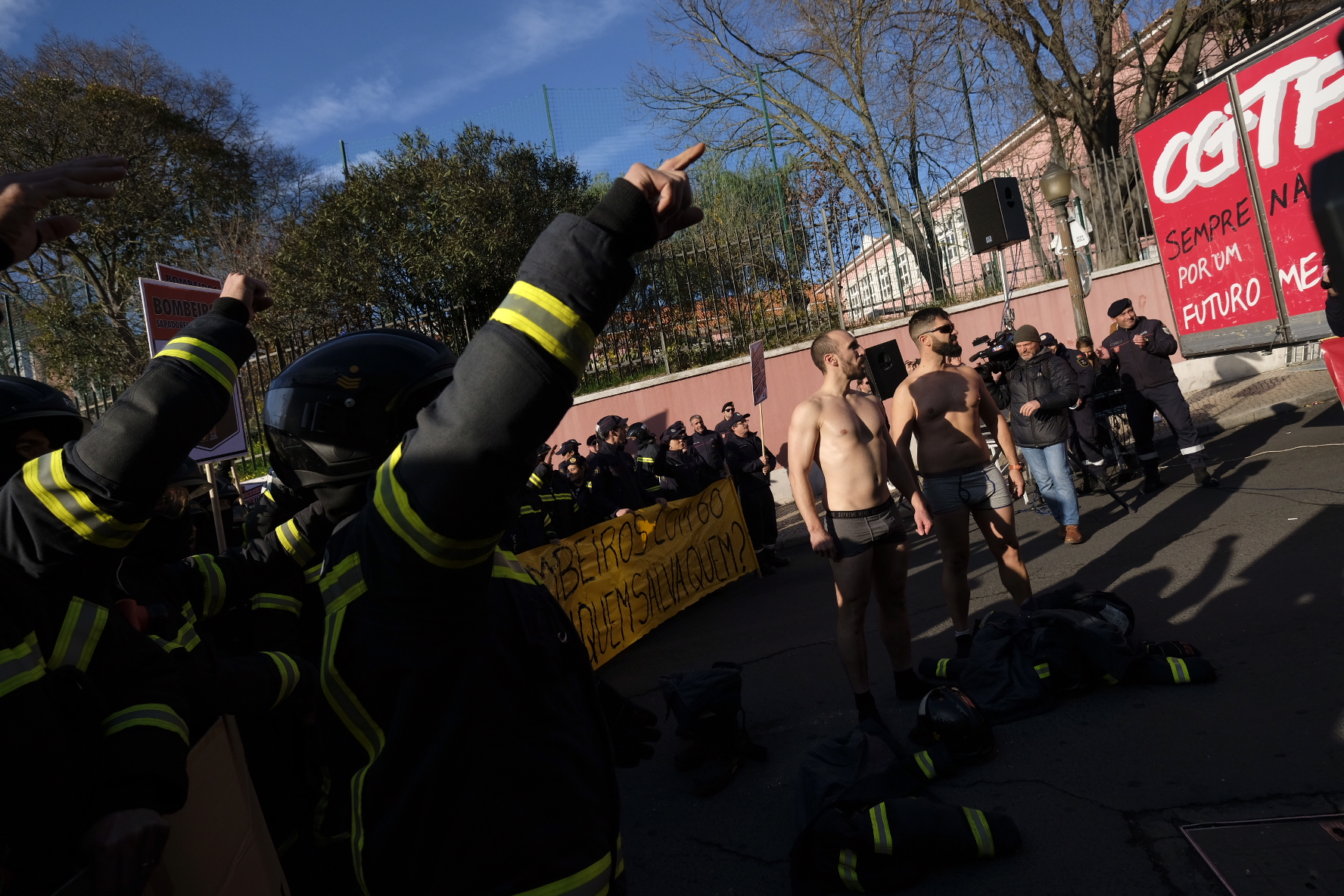 “A luta vai continuar”, garantem bombeiros em protesto